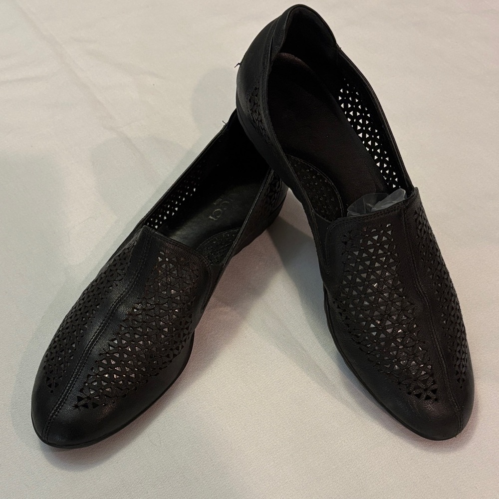 Sesto Meucci Black Cutout Flats - Very Cute & Classy! Quick Shipping!